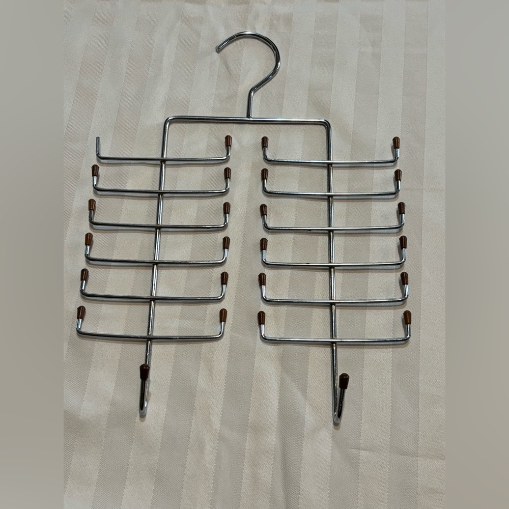 Metal Tie Hanger With Brown Tips (Good Condition)